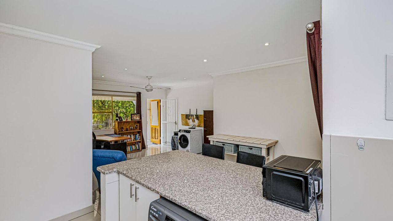 Photo 17 of 21