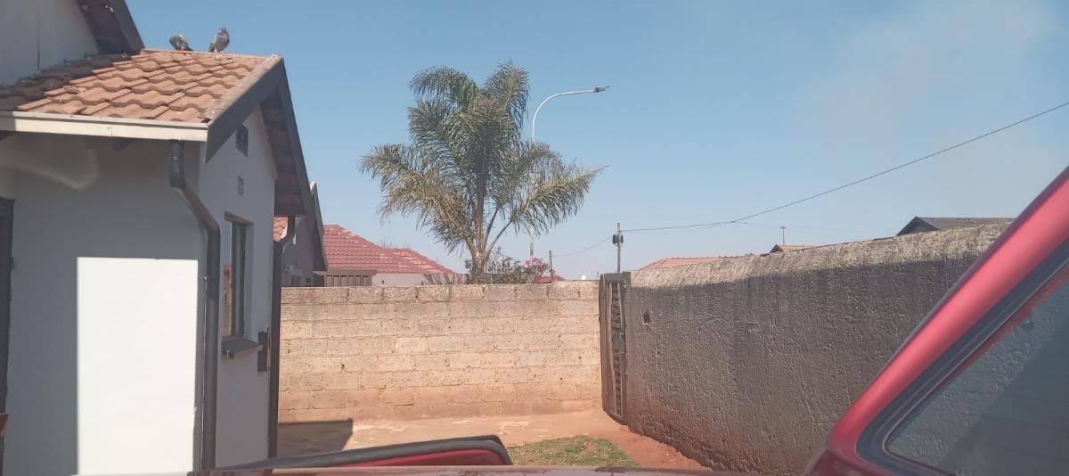 Photo 11 of 23