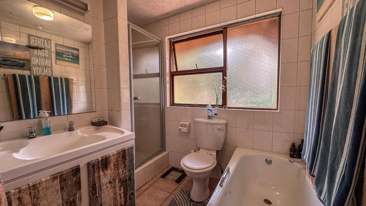 Photo 17 of 27