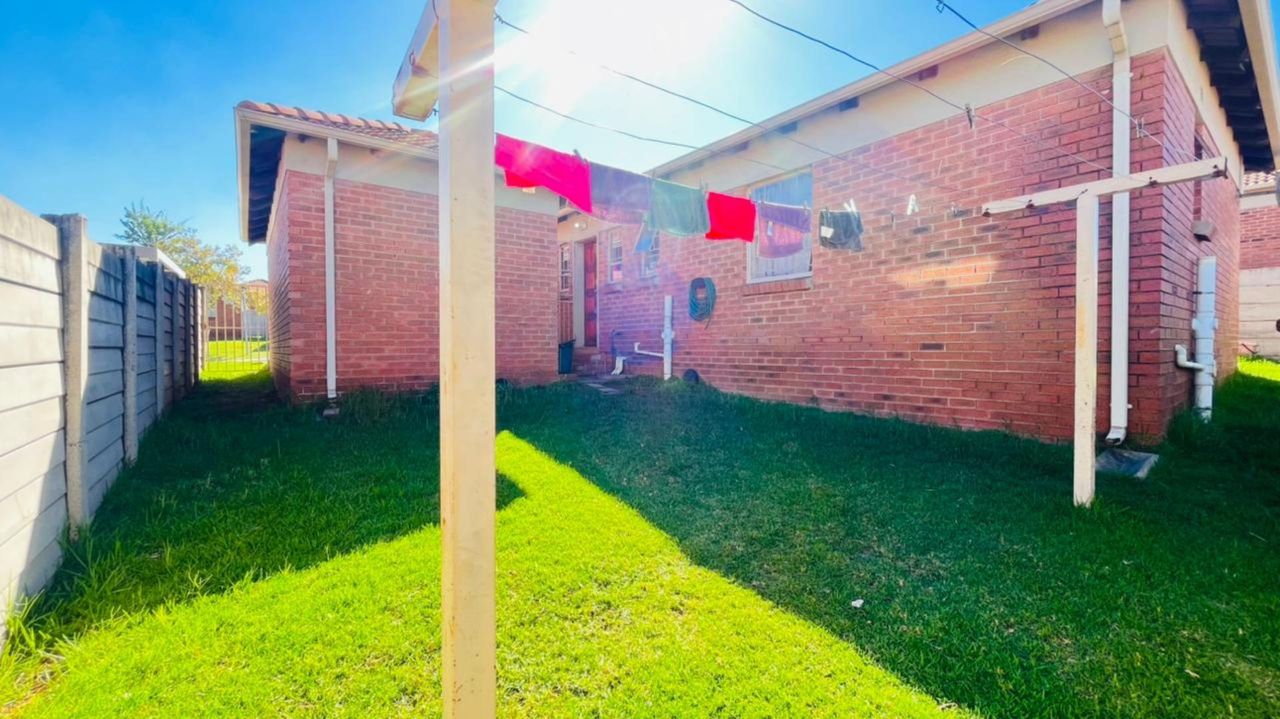 Photo 2 of 18