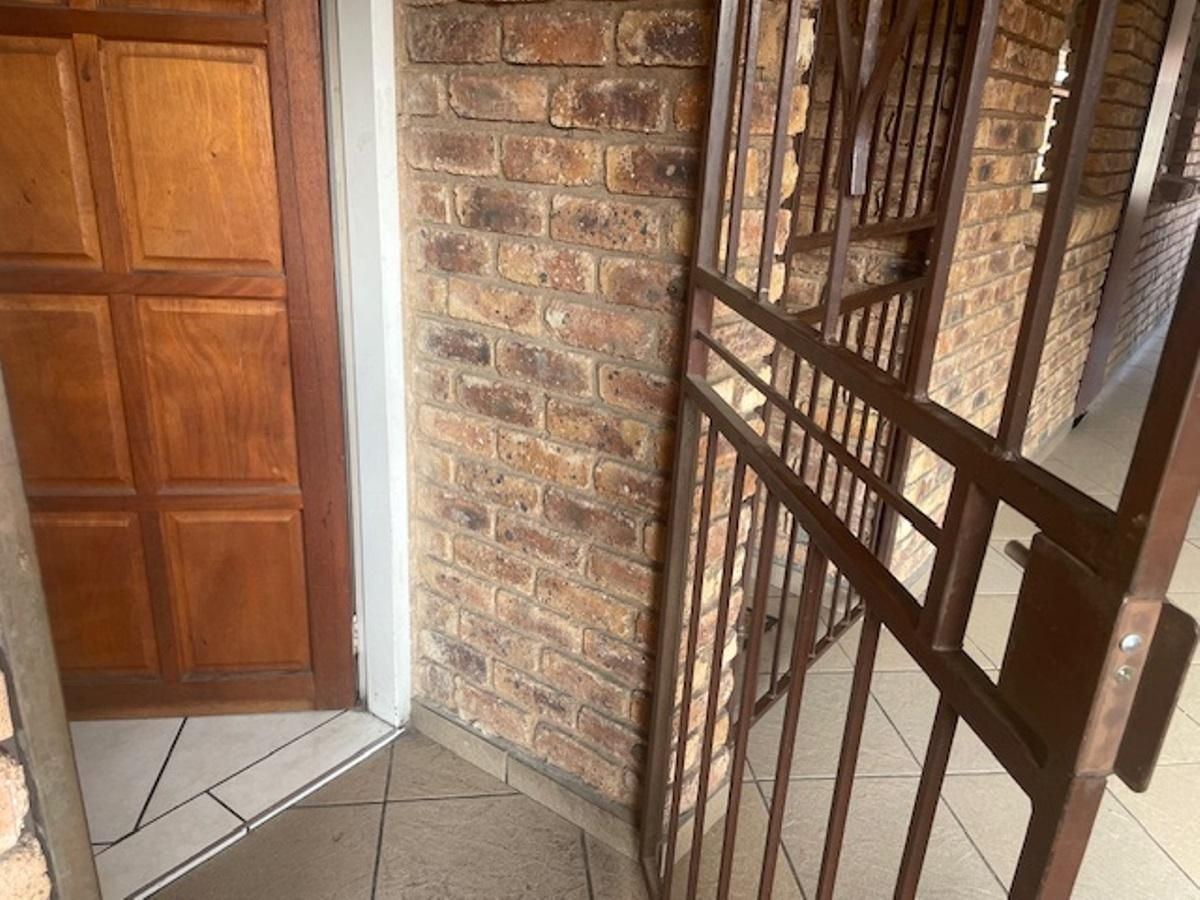 Photo 16 of 21