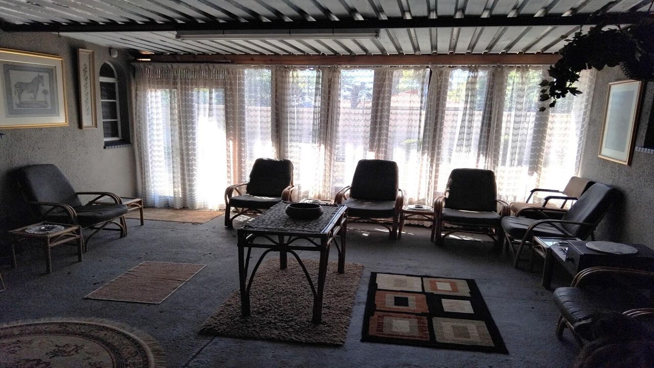 Photo 16 of 23