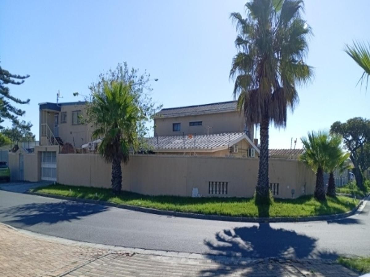 Photo of 5 Bedroom house for auction in Mountview, Cape Town