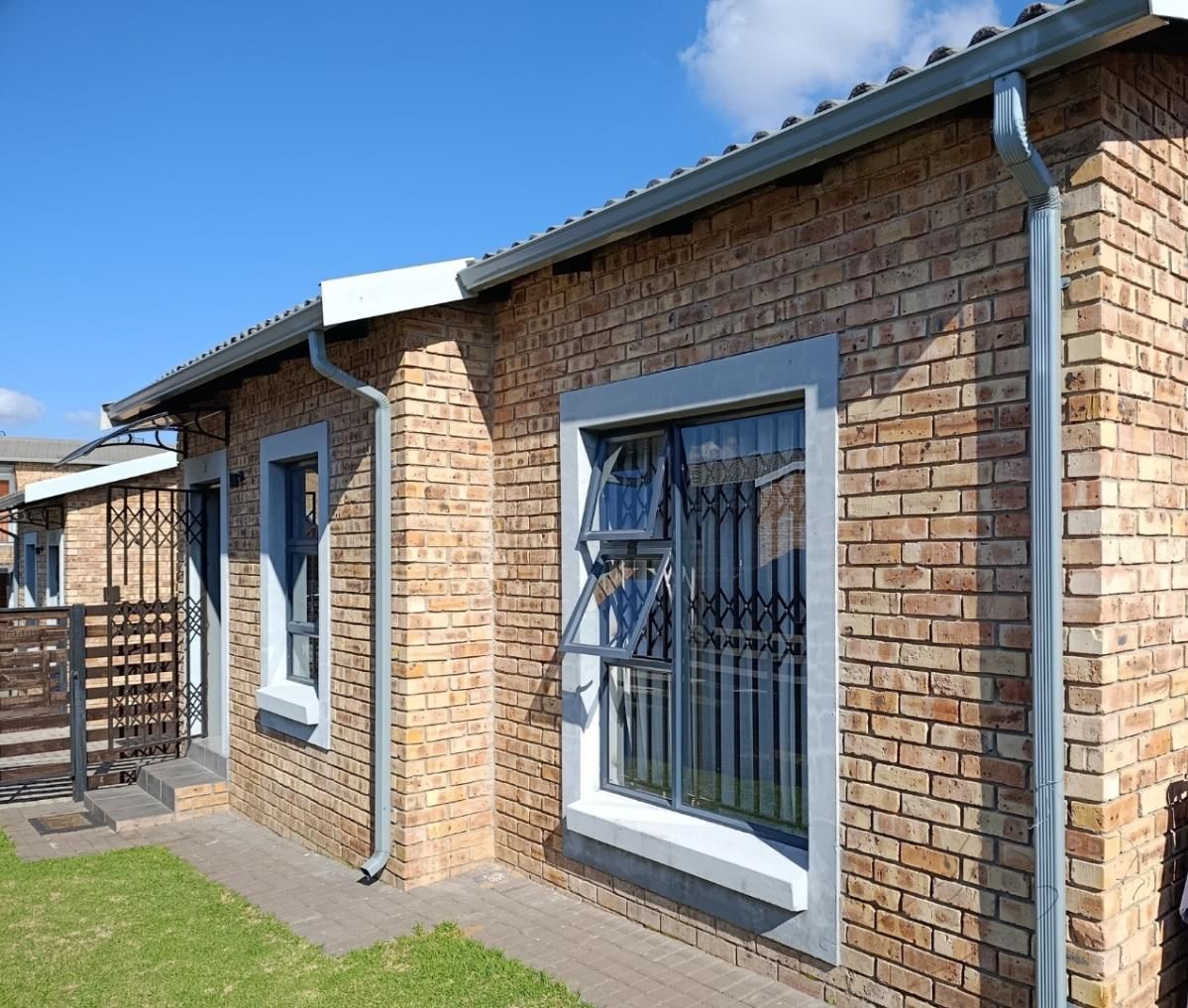 Photo of 2 Bedroom apartment for sale in Groblerpark, Roodepoort