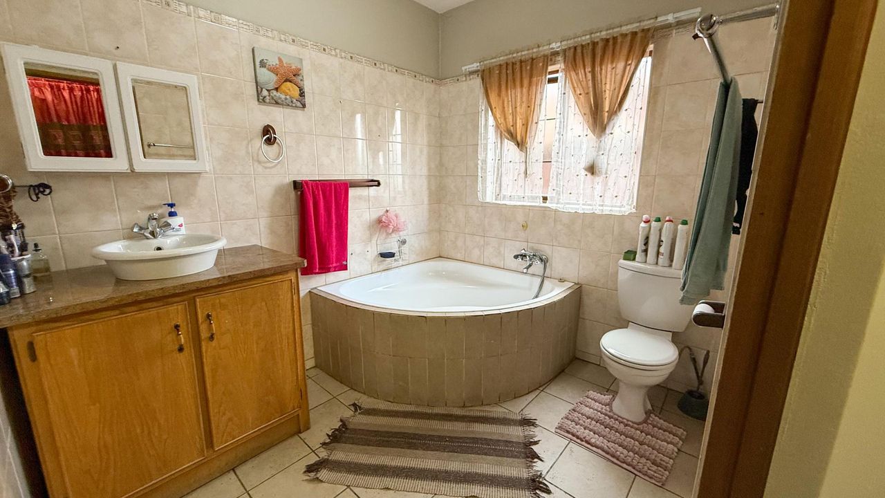 Photo of 3 Bedroom house for sale in Aerorand, Middelburg