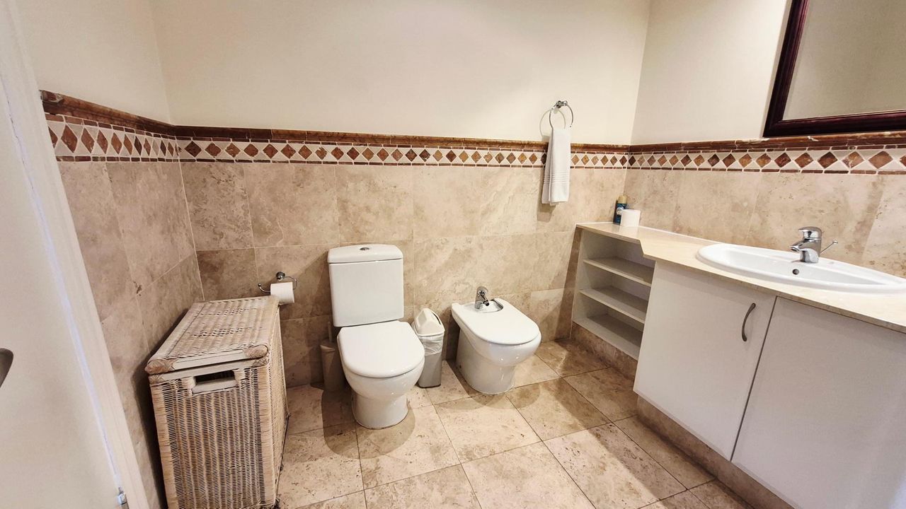 Photo 21 of 27