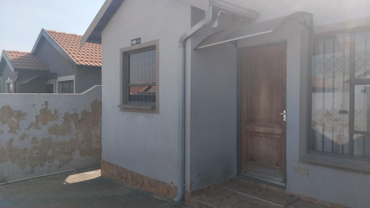 Photo 4 of 26