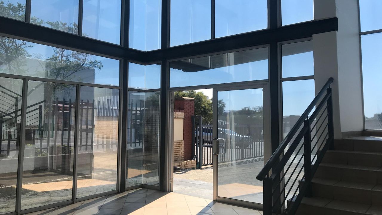 Photo 4 of 24