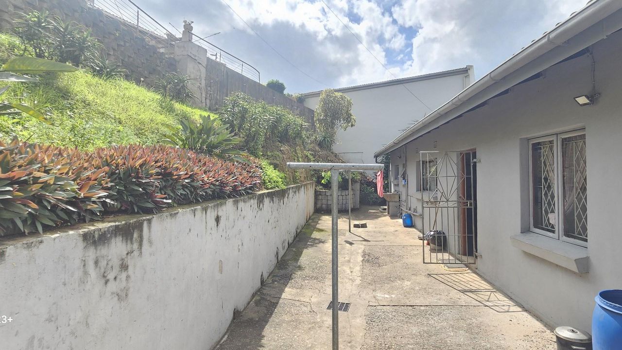 Photo 15 of 16
