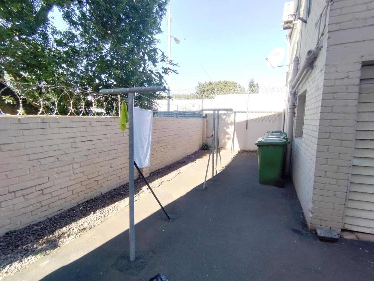Photo 16 of 17