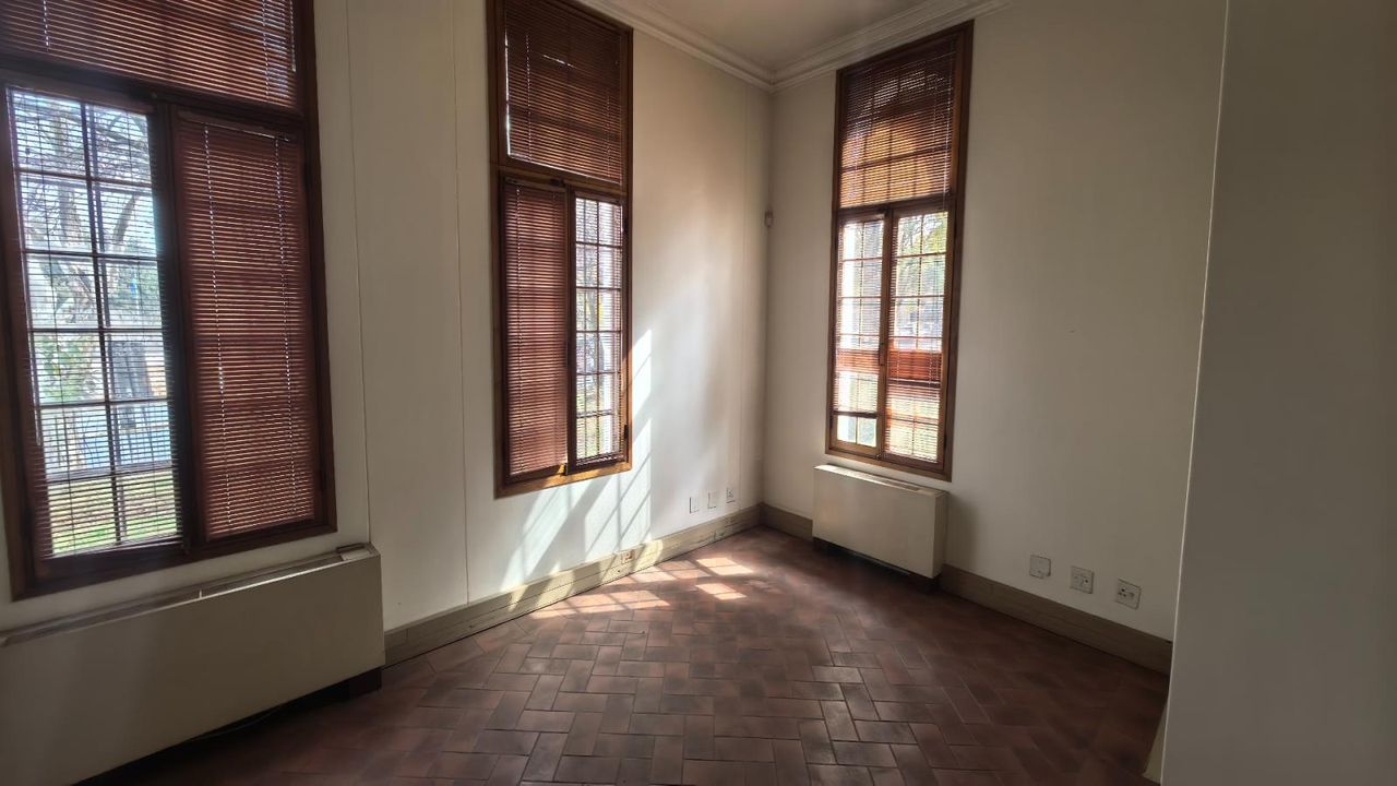 Photo 17 of 32