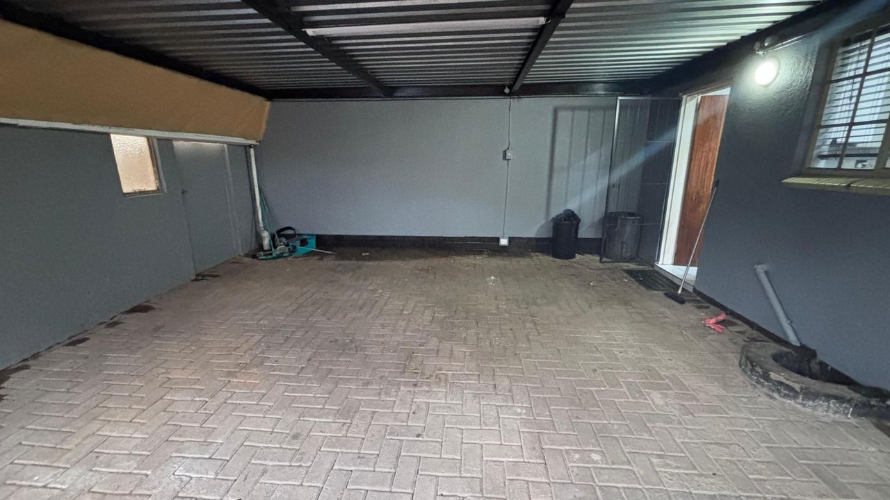 Photo 16 of 20