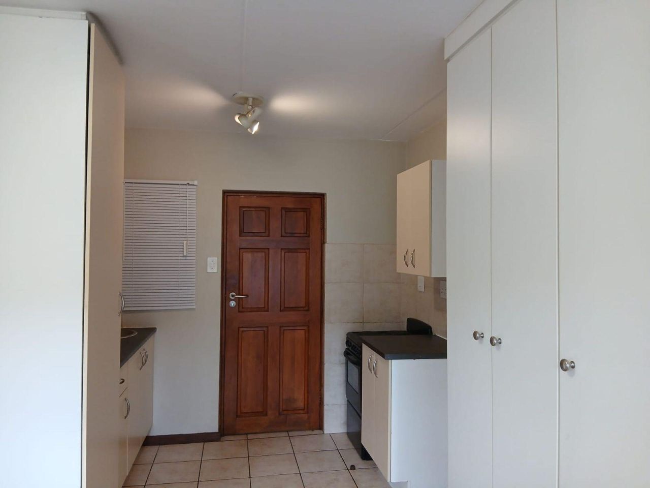 Photo 7 of 28