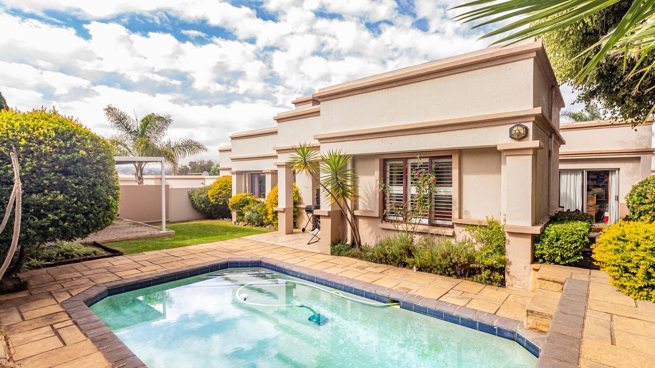 Photo of 3 Bedroom cluster sold in Douglasdale, Sandton