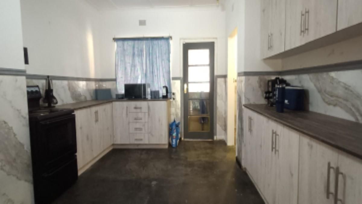 Photo 11 of 23