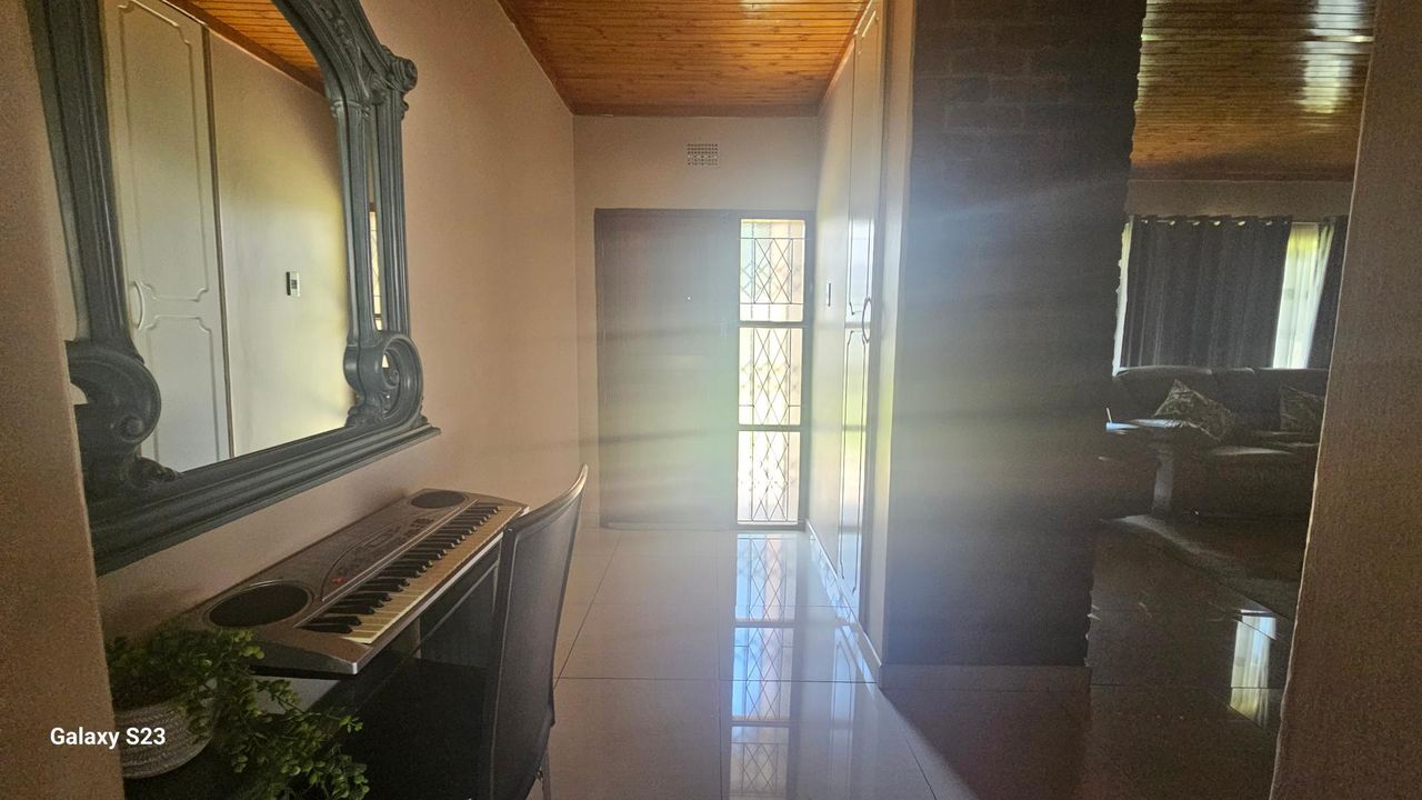 Photo 23 of 31