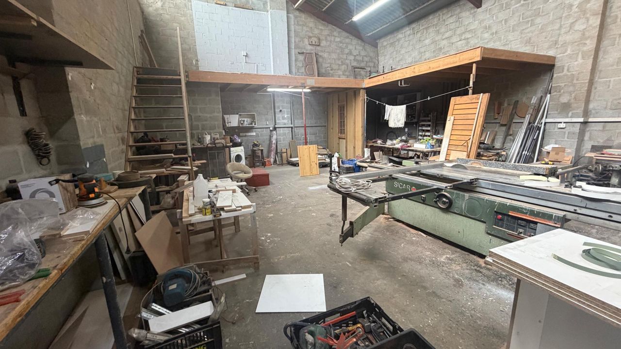 Photo 3 of 6