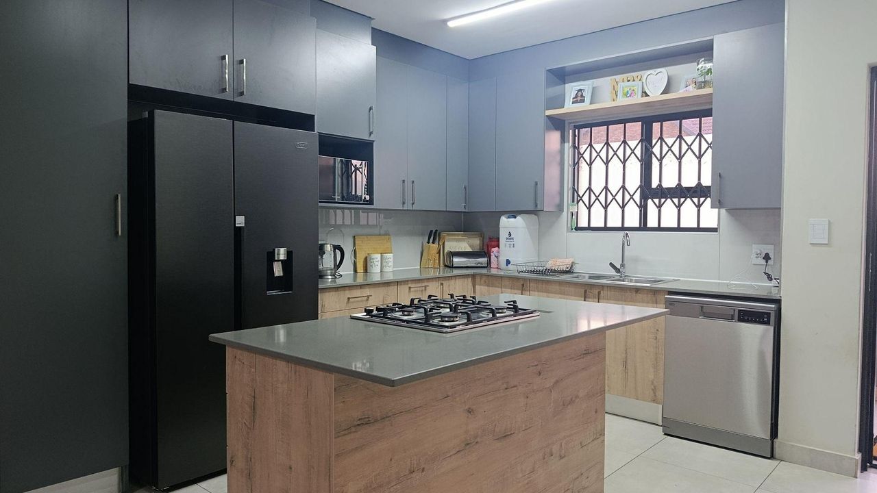 Photo of 2 Bedroom townhouse - sectional for sale in Die Hoewes, Centurion