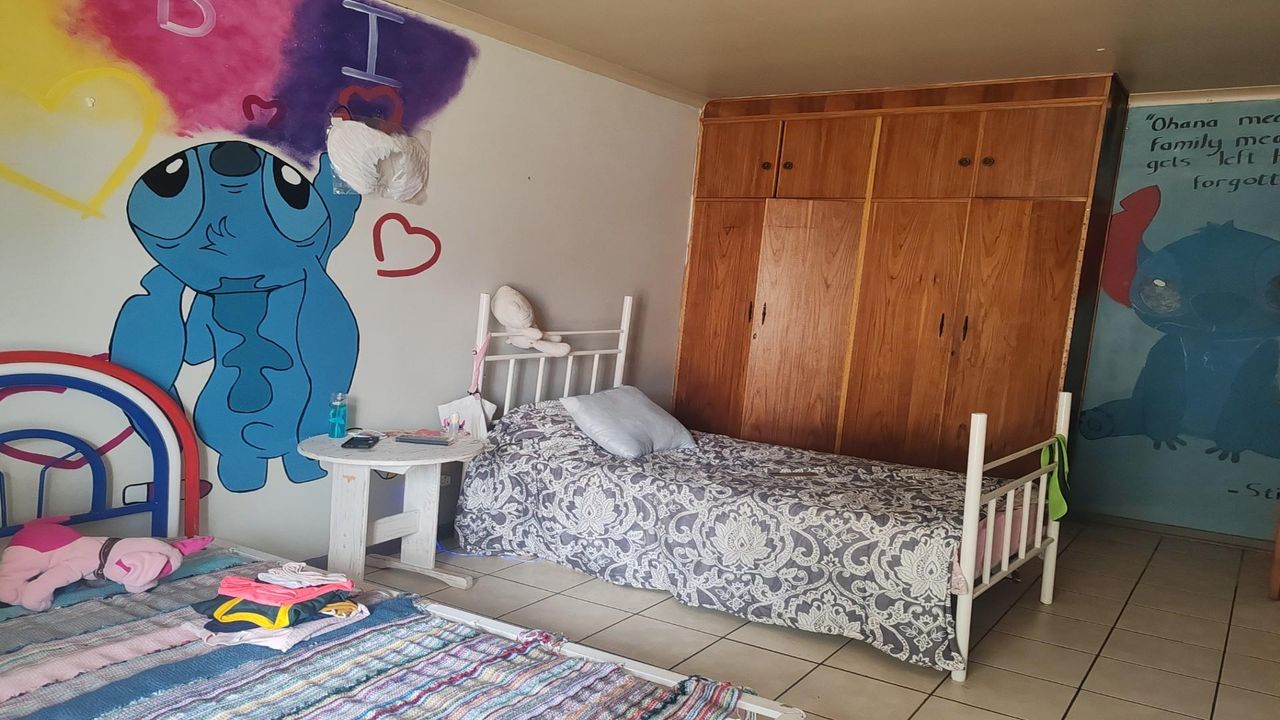 Photo 18 of 24