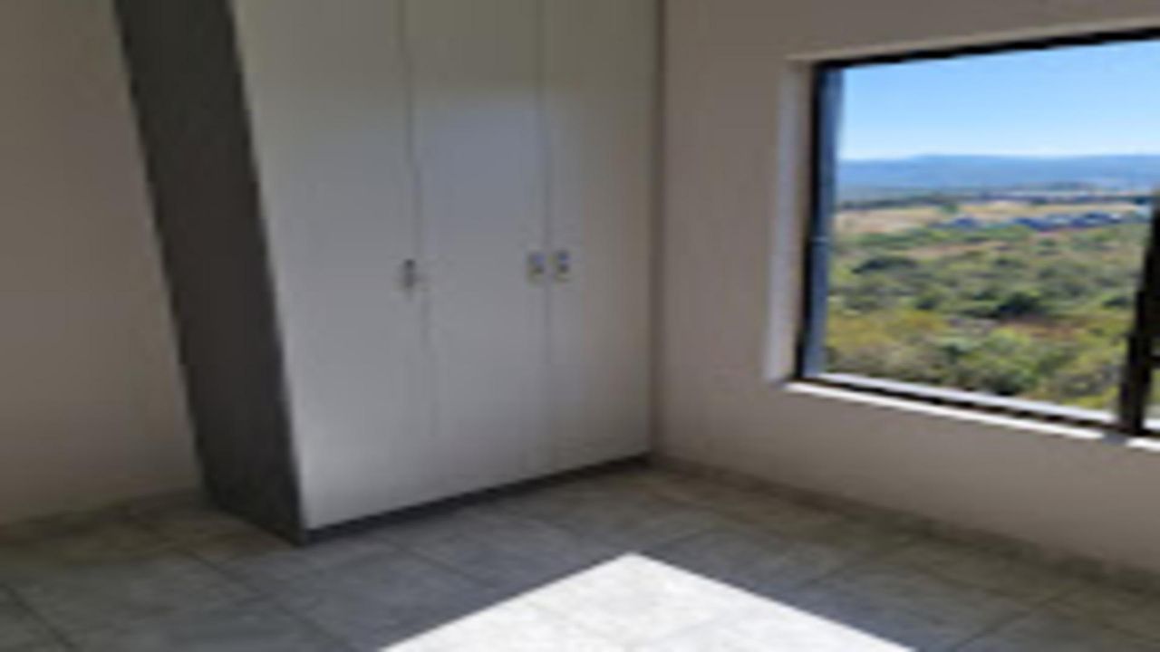 Photo 16 of 18