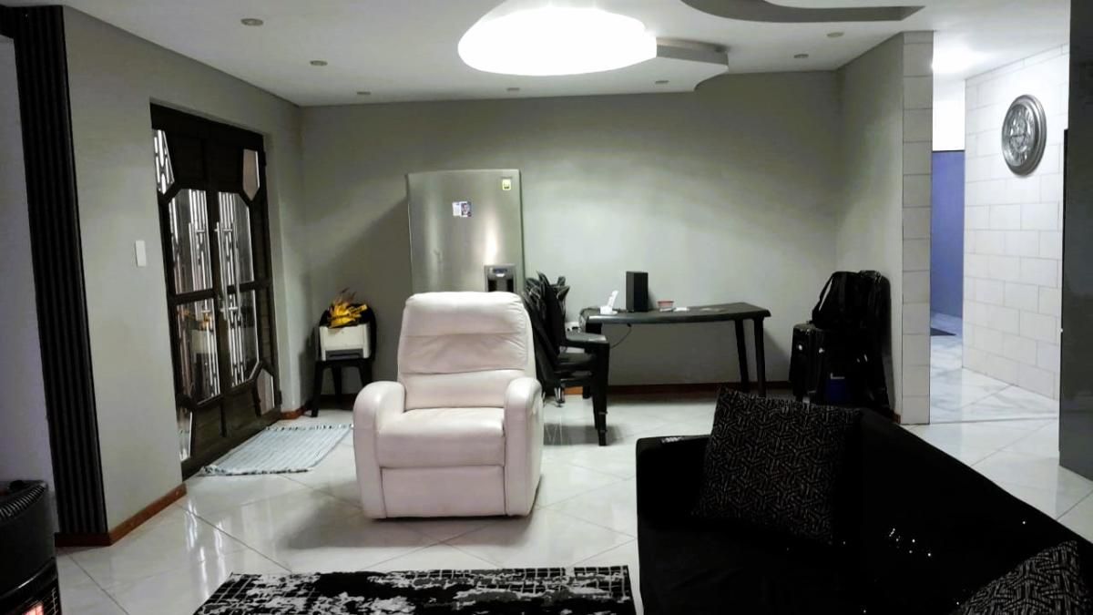 Photo 5 of 32