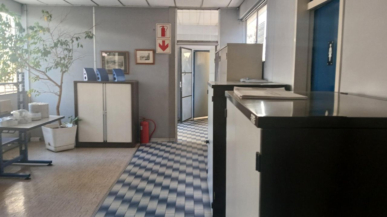 Photo 4 of 28
