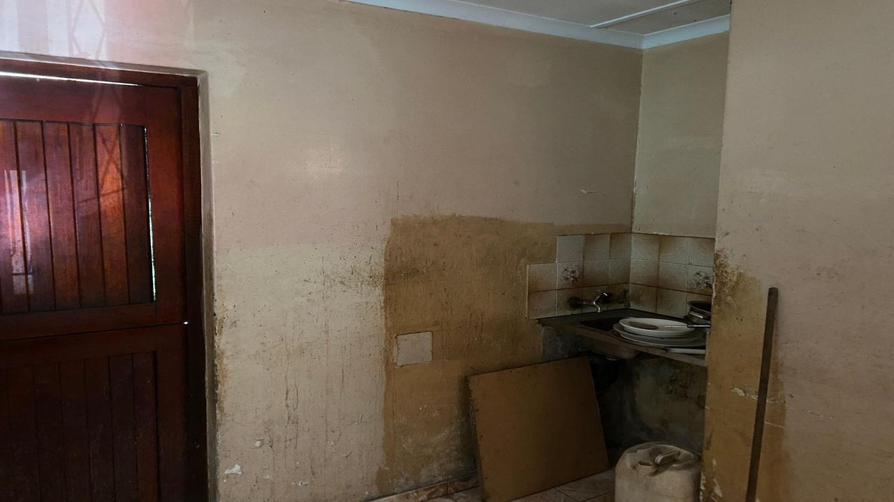 Photo 5 of 18