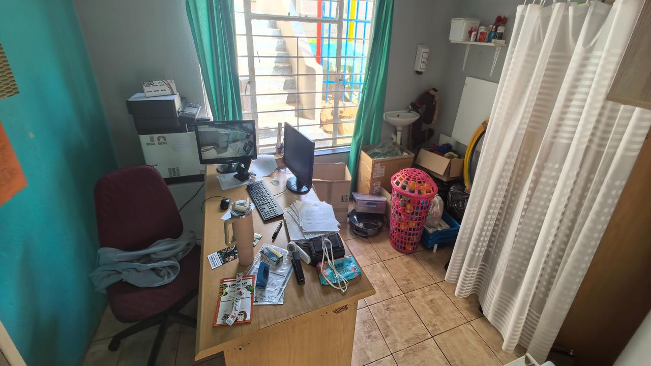 Photo 16 of 18