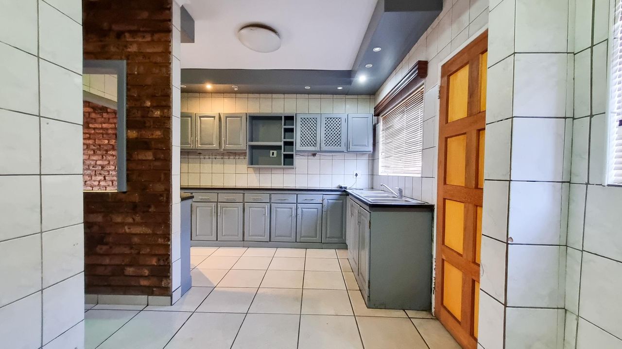 Photo 5 of 23