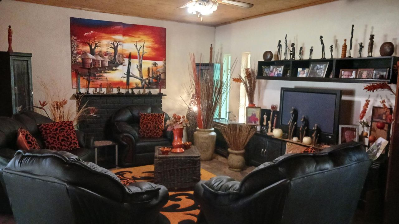 Photo 18 of 28