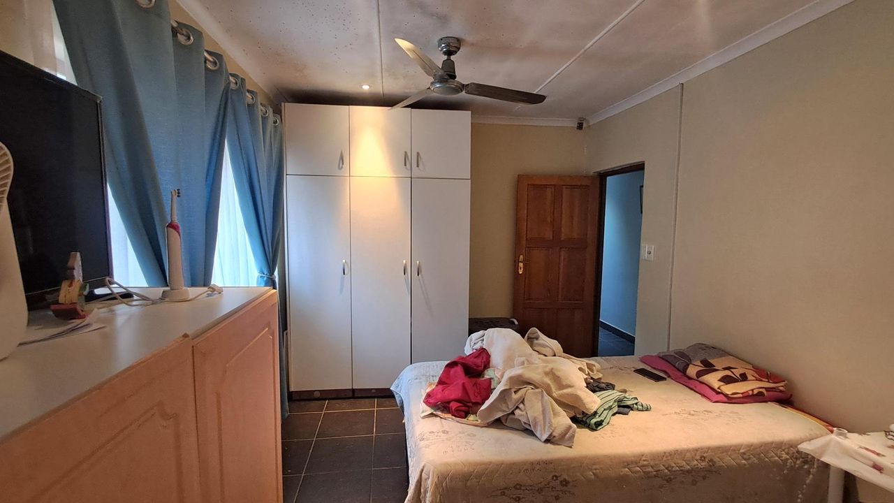 Photo 22 of 28