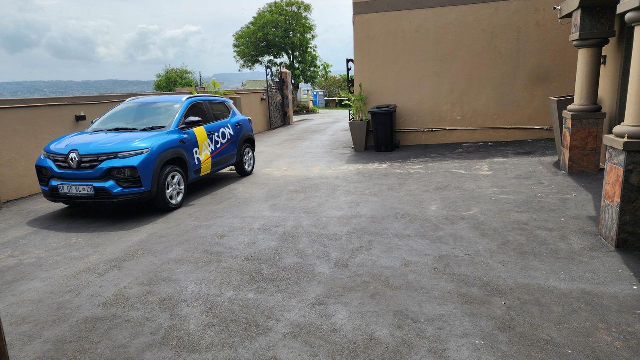 Photo 13 of 28