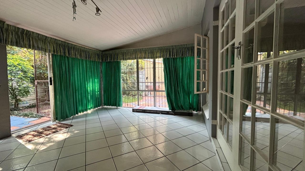 Photo 10 of 19