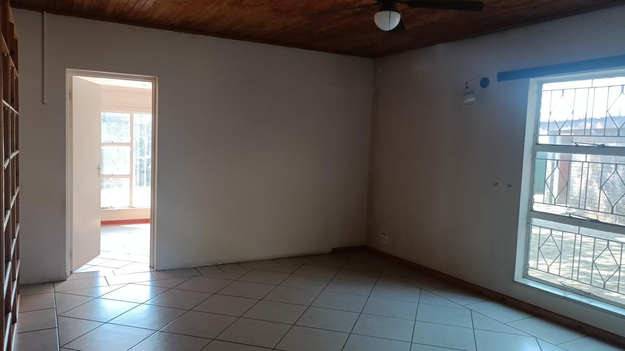 Photo 21 of 24