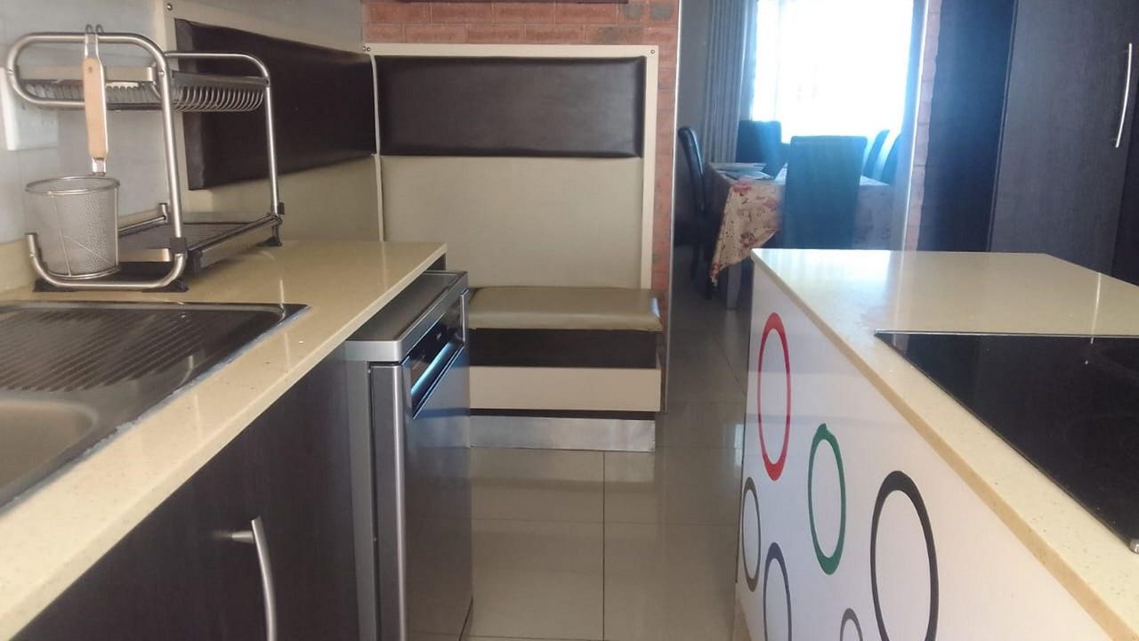 Photo 10 of 28