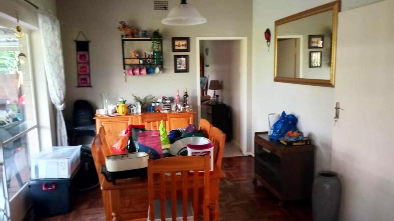 Photo 14 of 22