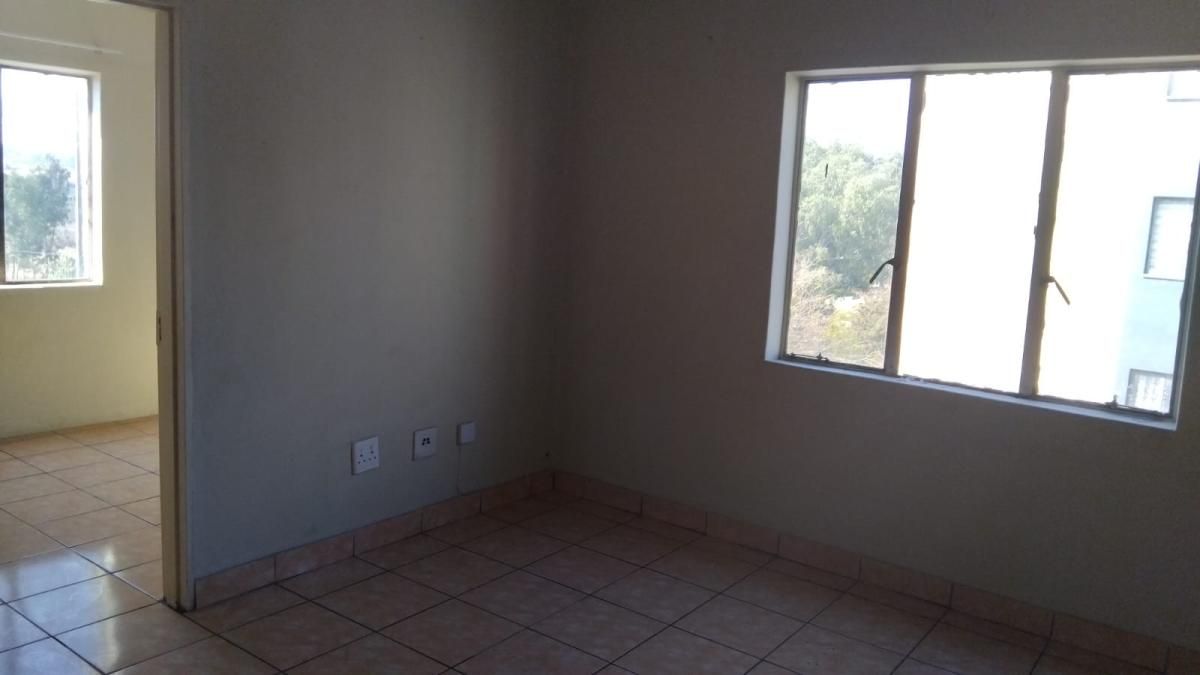 Photo 14 of 28