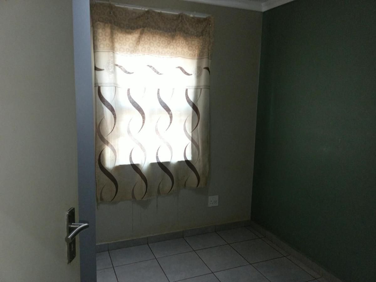 Photo 19 of 28