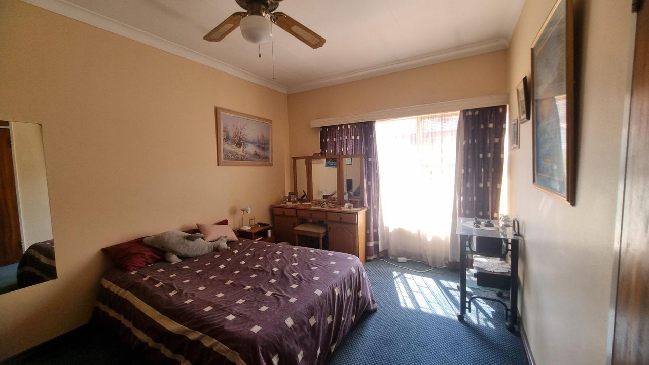 Photo 14 of 35
