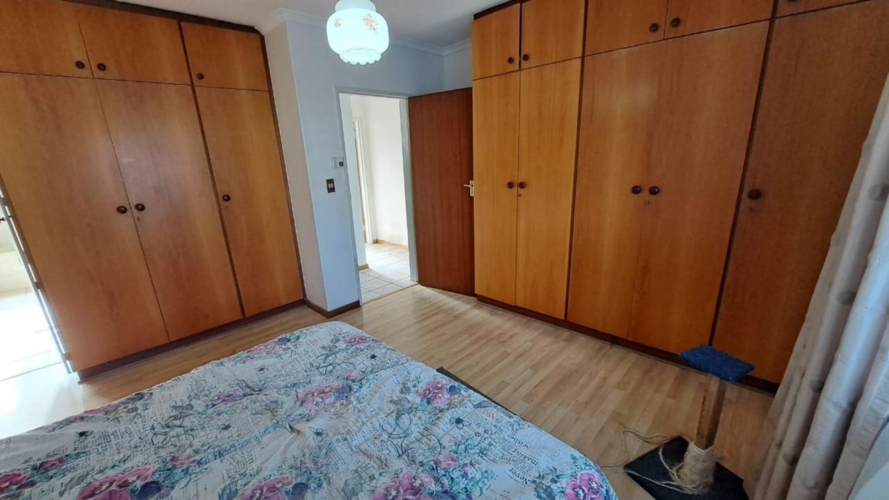 Photo 10 of 20