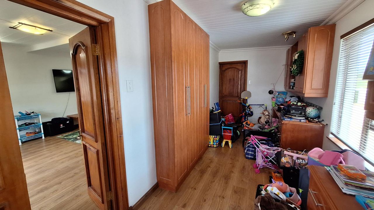 Photo 12 of 31