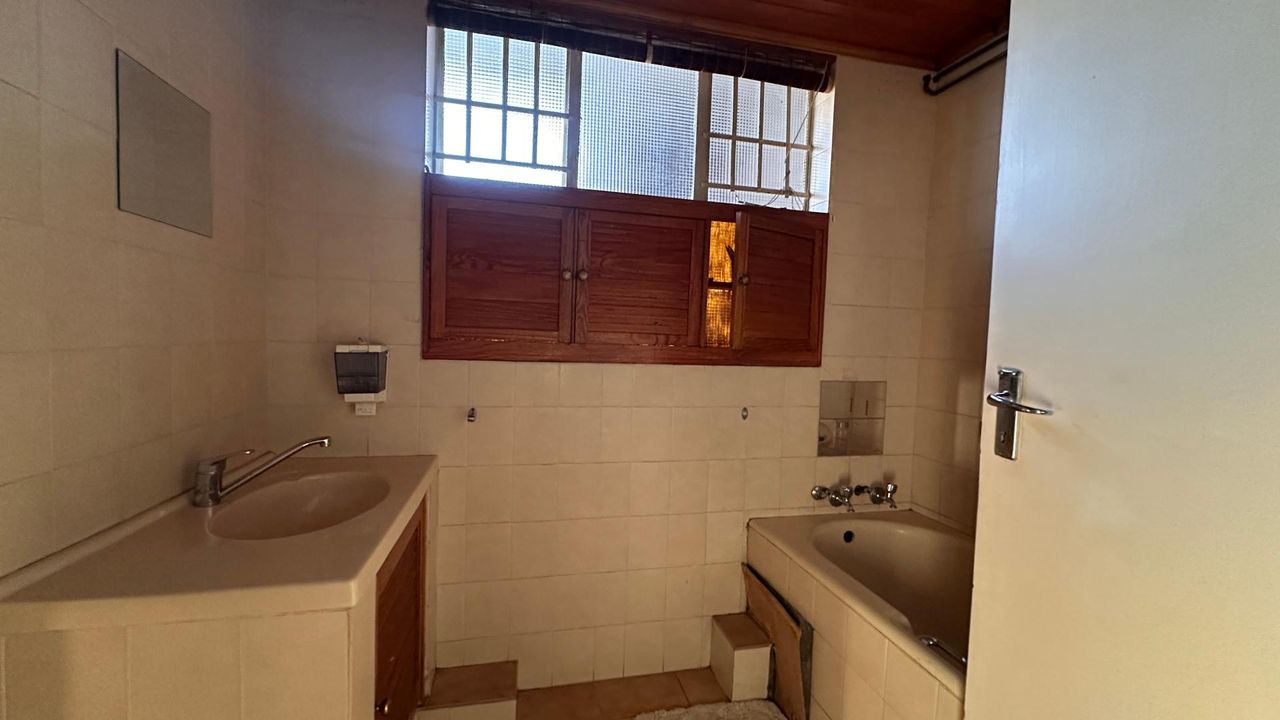 Photo 7 of 24