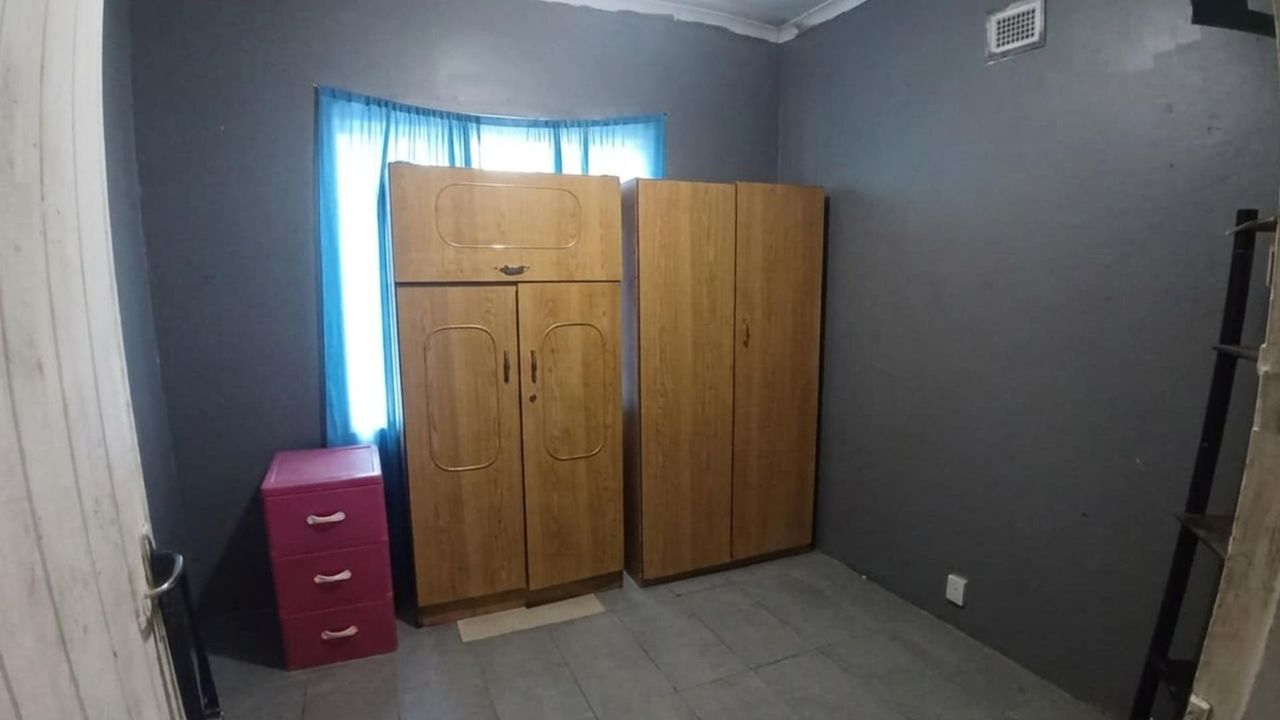 Photo 16 of 18