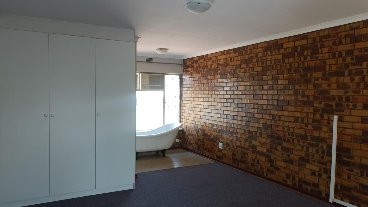 Photo 2 of 28