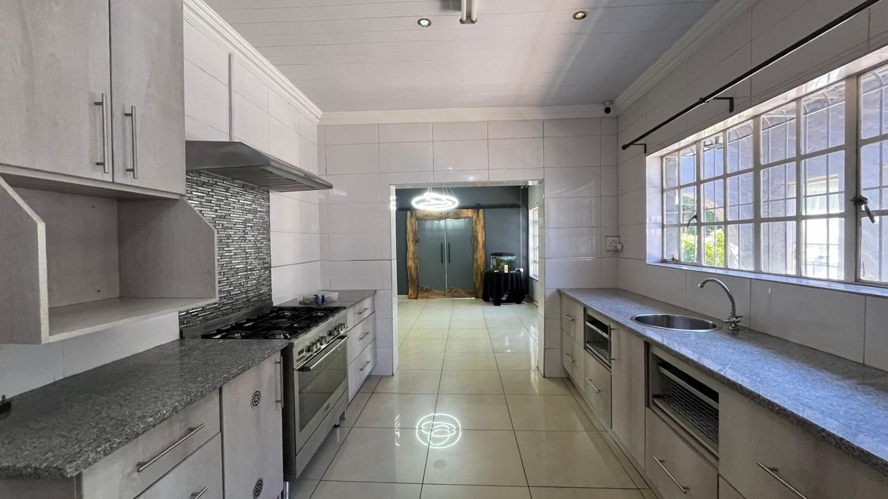 Photo of 5 Bedroom house for sale in Model Park, Witbank