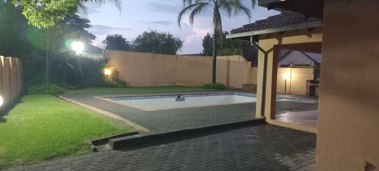 Photo 19 of 20