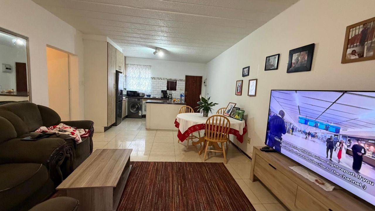 Photo 3 of 27