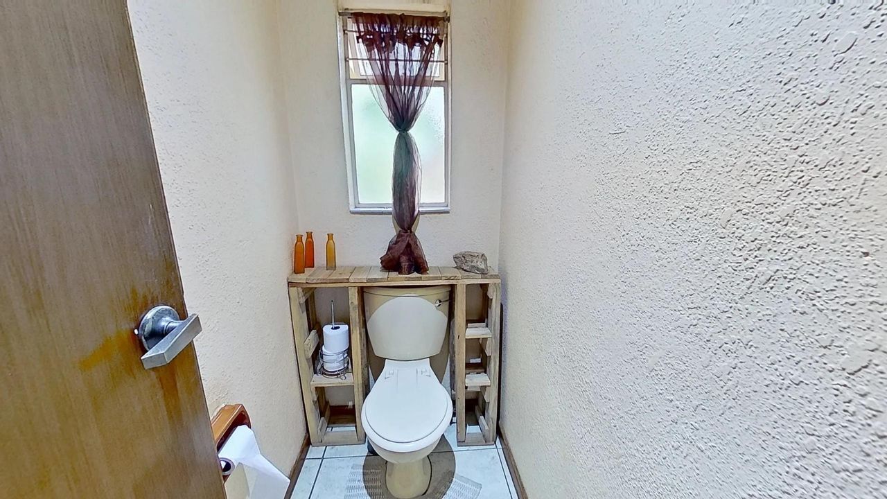 Photo 17 of 37