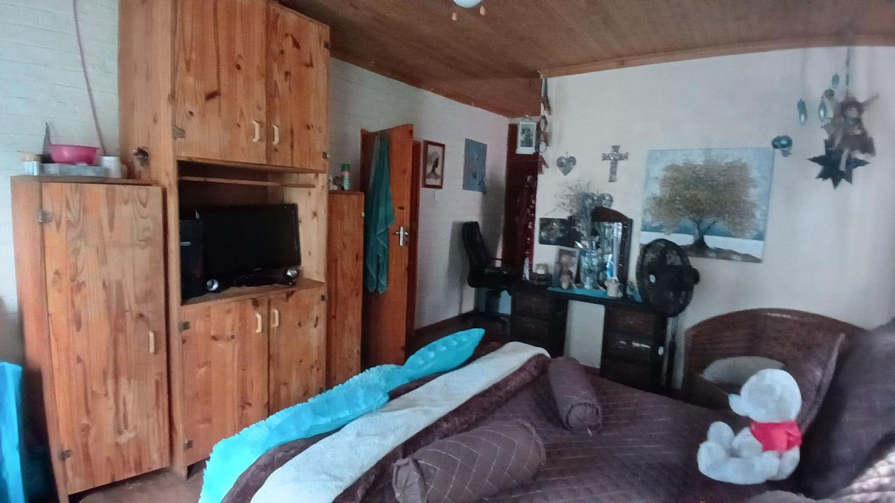 Photo 24 of 28