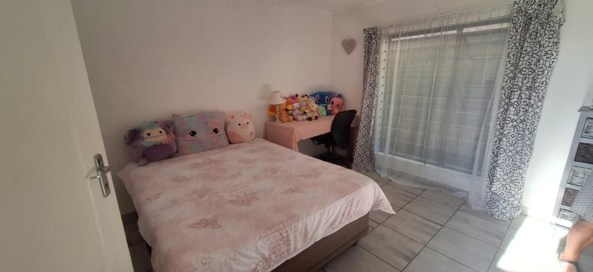 Photo 9 of 26